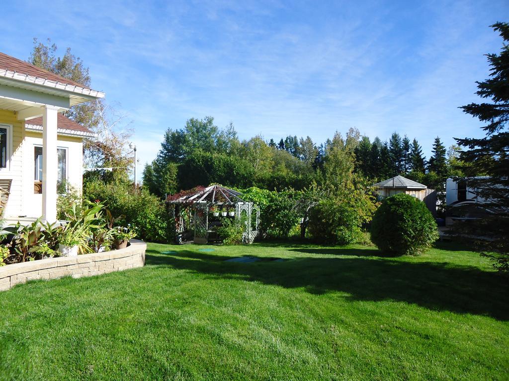 Domaine Sur Une Plage Saint-Félicien Exterior foto