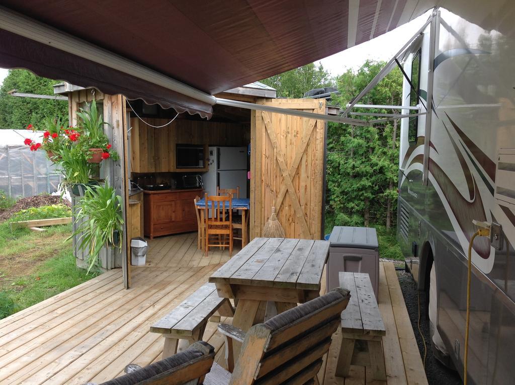 Domaine Sur Une Plage Saint-Félicien Exterior foto
